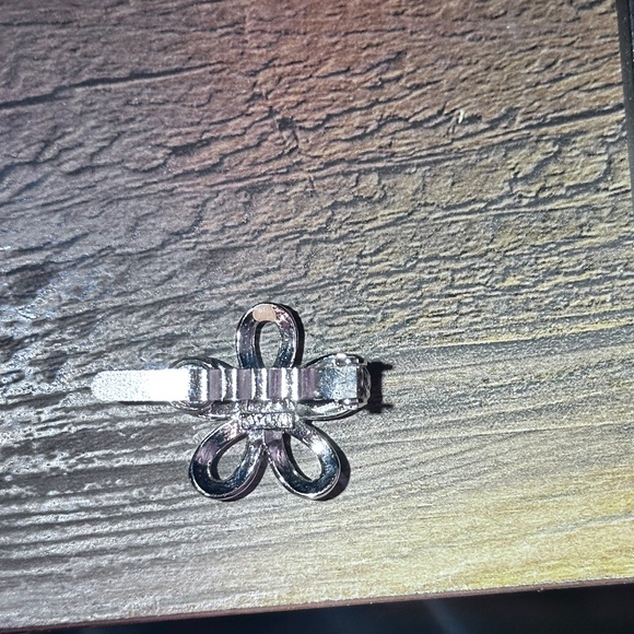 Swarovski crystal Hand Made magnetic Flower Barrette hair clips. 0.75 inches. - Picture 11 of 12